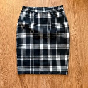 Black and White Plaid Jersey Knit Pencil Skirt Liz Claiborne Medium